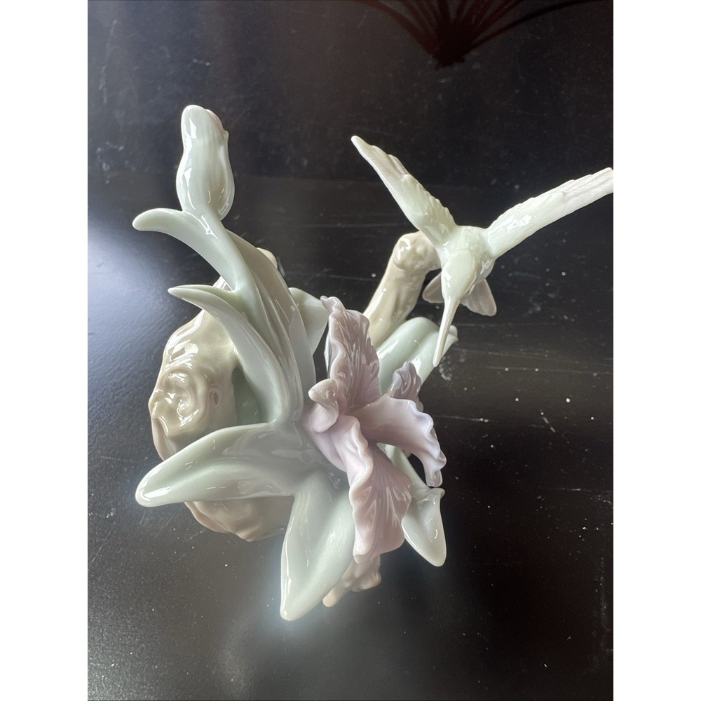 Valencia Collection Vintage Hummingbird Porcelain Figurine  5"X4" (Z6C) - Picture 3 of 8